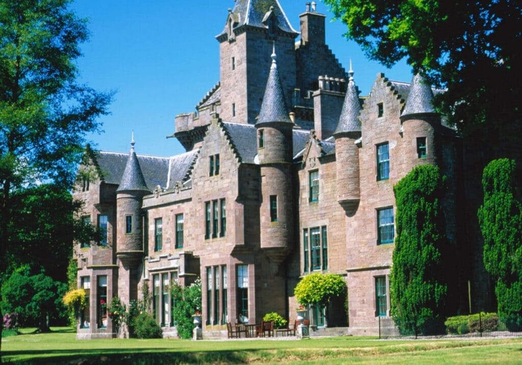 part of Dan Pena's net worth is Guthrie Castle